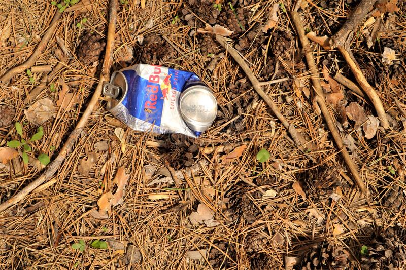 red-bull-blikje-in-de-nature